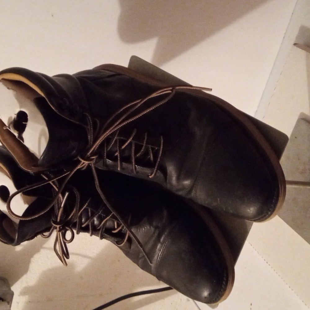Cole Haan men's black leather lightweight chukka boots